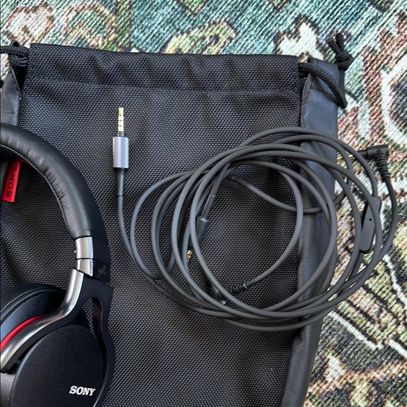 Sony MDR-1A over-ear headphones - Picture 3 of 6